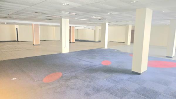 1 000  m² Retail Space