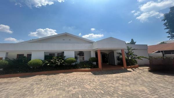 352  m² Commercial space