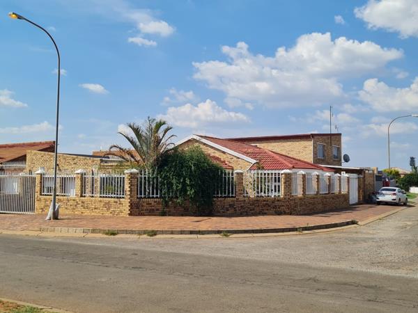6 Bedroom House