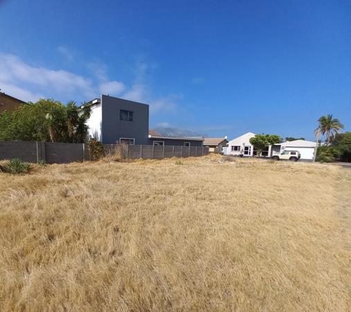 450 m² Land
