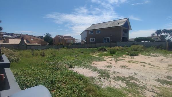 590 m² Land