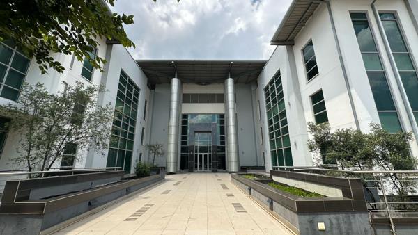 2 372 m² Commercial space