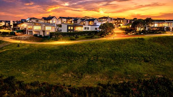 933 m² Land