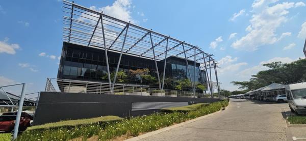 2 200  m² Commercial space