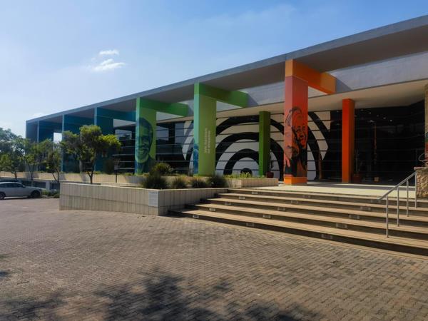 943  m² Commercial space