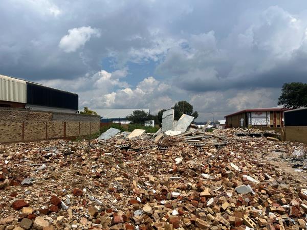 1 250 m² Land