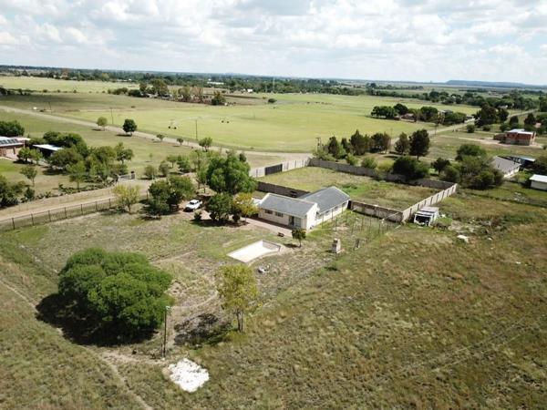 4.3 ha Smallholding