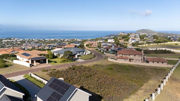 1 037 m² Land