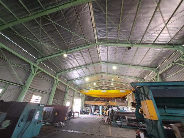 2 400  m² Industrial space