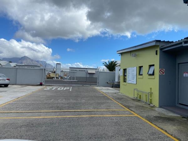 423  m² Commercial space