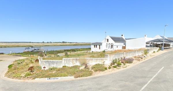 754 m² Land