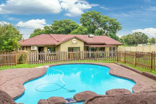 310  m² Commercial space