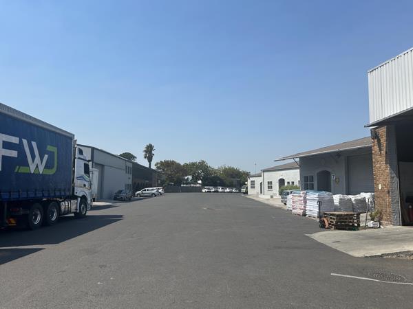 390 m² Industrial space