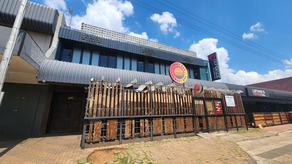 748  m² Commercial space