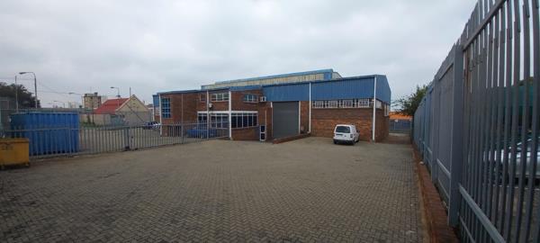 1 200  m² Industrial space