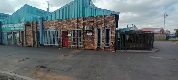 161  m² Commercial space