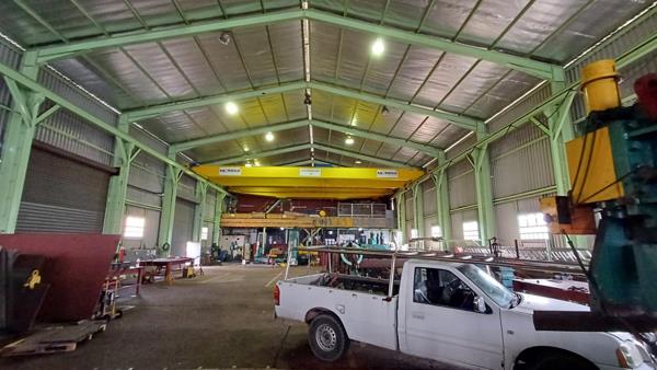 2 400  m² Industrial space