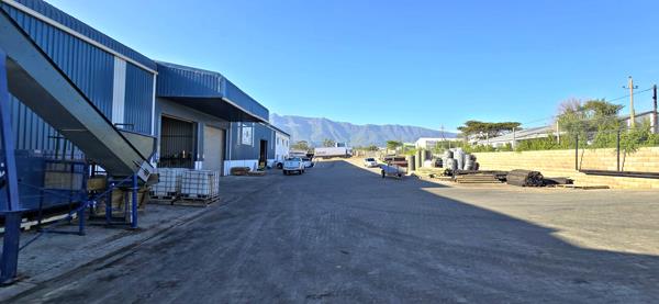 1 785  m² Commercial space