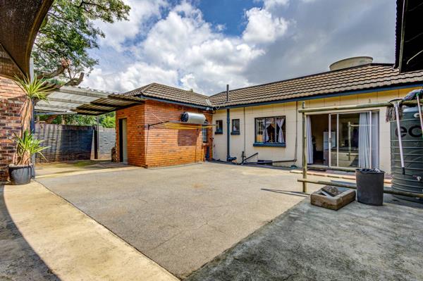 6 Bedroom House