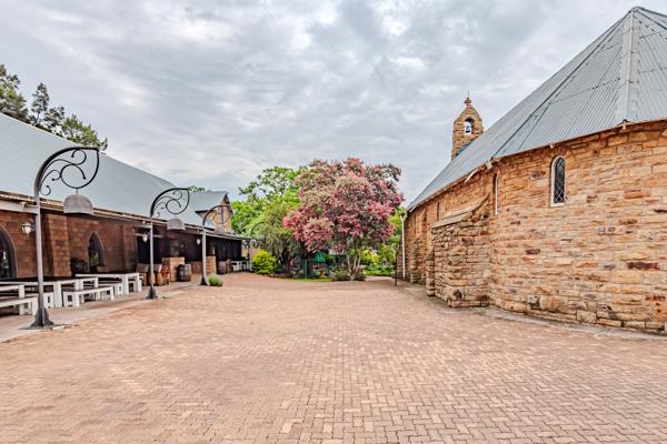 863  m² Commercial space