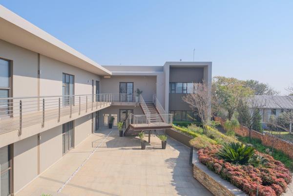 102  m² Commercial space