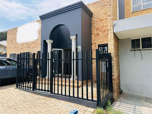 283  m² Commercial space