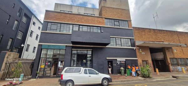 704  m² Commercial space