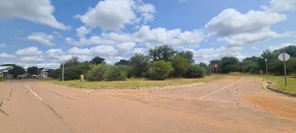 600 m² Land