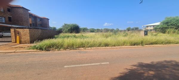 1 330 m² Land