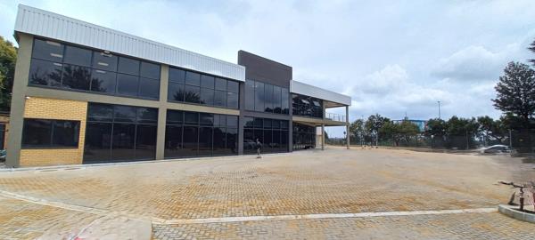 1 598  m² Retail Space