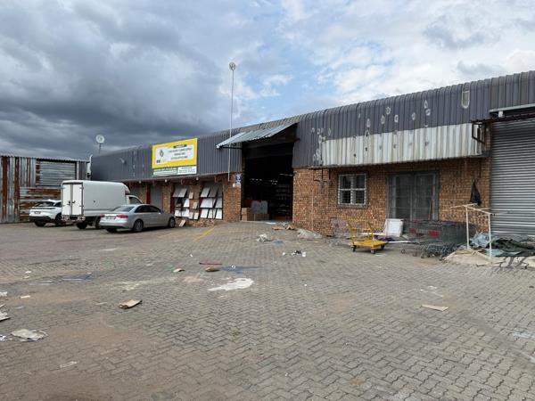 1 200  m² Industrial space