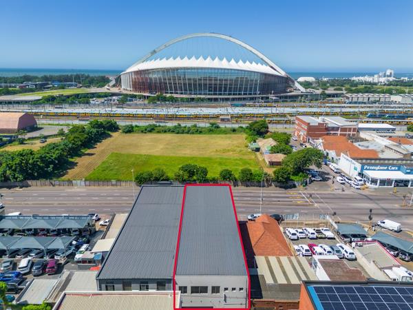 900  m² Commercial space