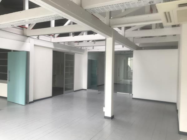 300  m² Commercial space