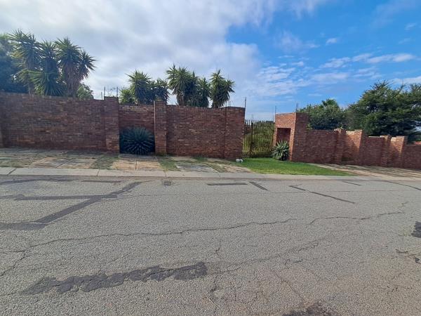 1 410 m² Land