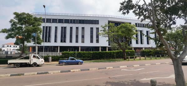 928  m² Commercial space