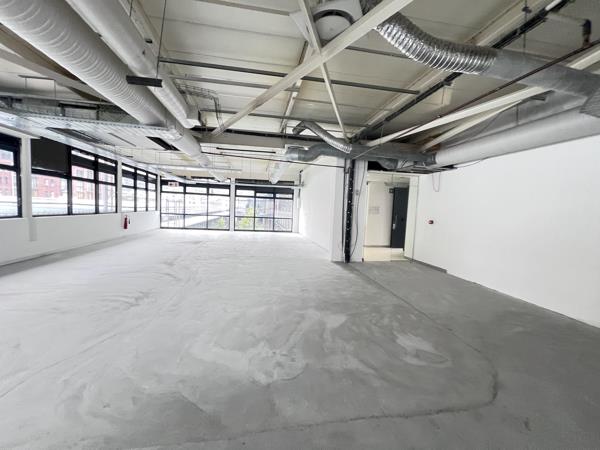 582  m² Commercial space