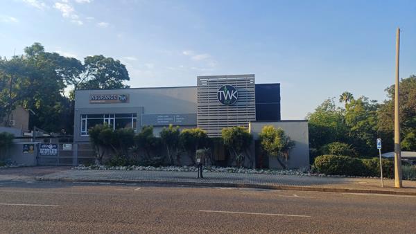 1 000  m² Commercial space