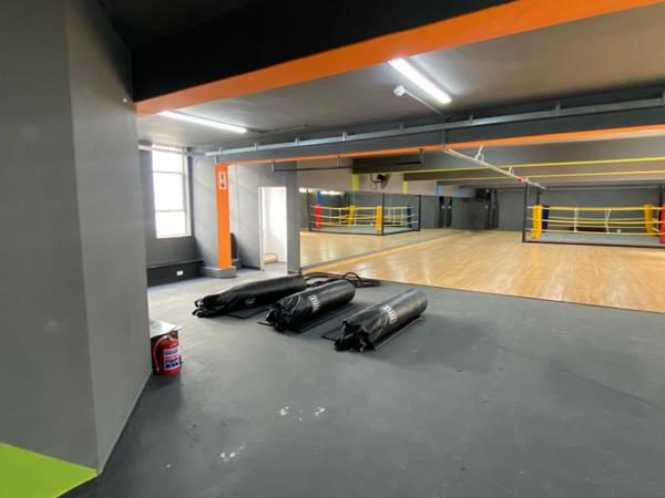 2 074 m² Commercial space