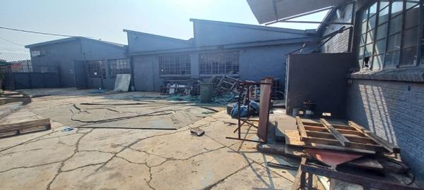 1 750  m² Industrial space