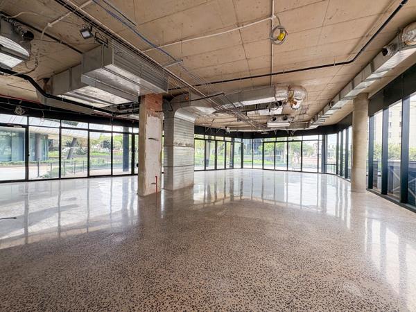 445  m² Commercial space