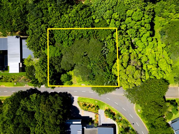 1 040 m² Land