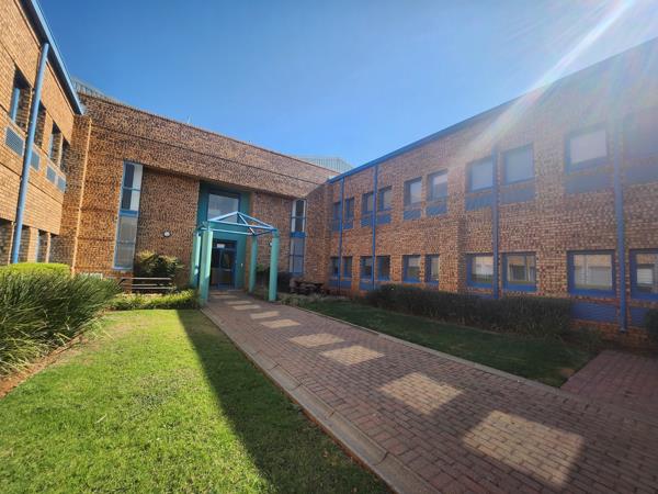 782  m² Commercial space