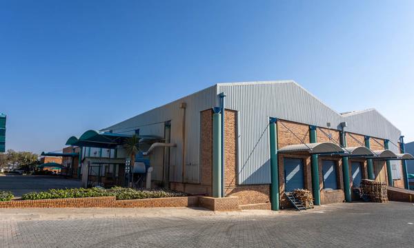 818 m² Industrial space