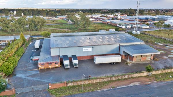 3 700  m² Commercial space