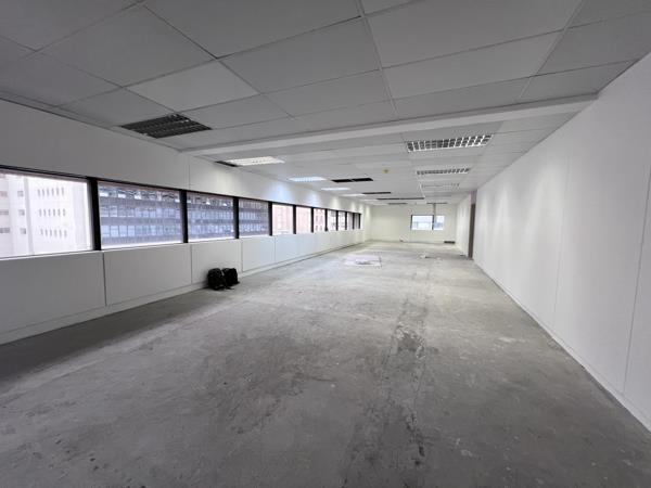 676  m² Commercial space