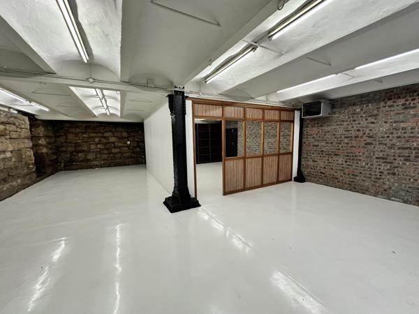 152  m² Commercial space