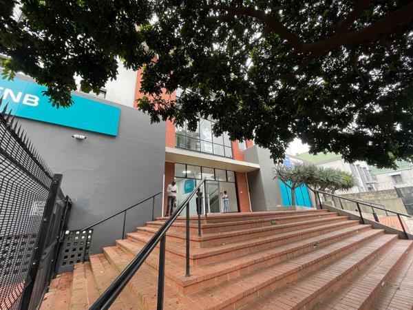 136  m² Commercial space