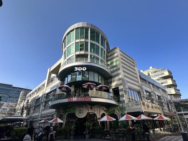 1 305  m² Commercial space