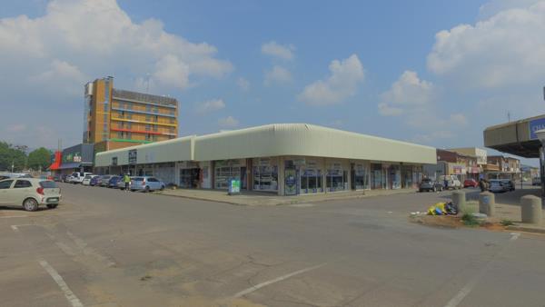 1 676  m² Retail Space