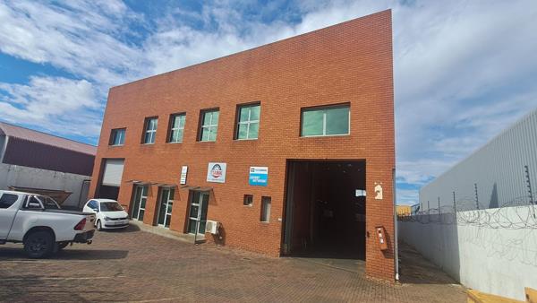 1 200  m² Industrial space